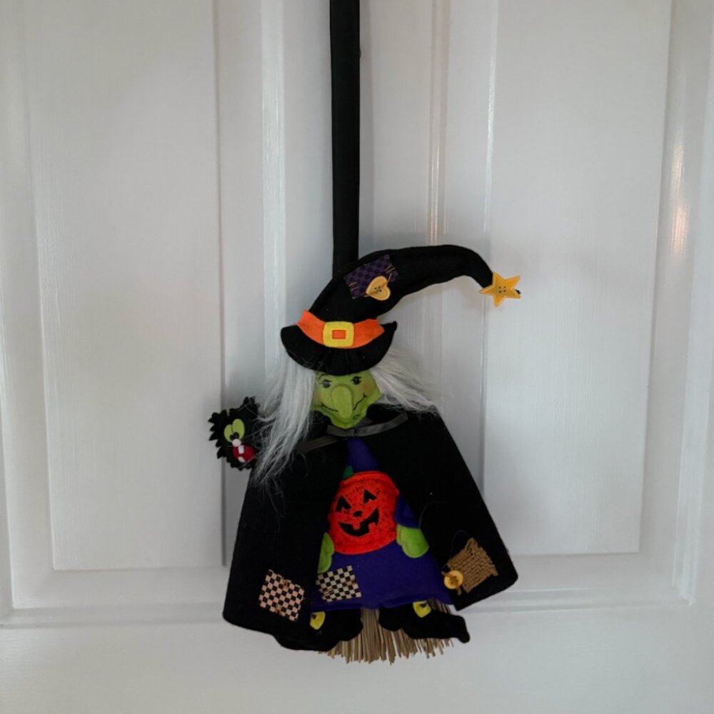 🧙‍♀️ Whimsical Witch Door Hanger 🧙‍♀️